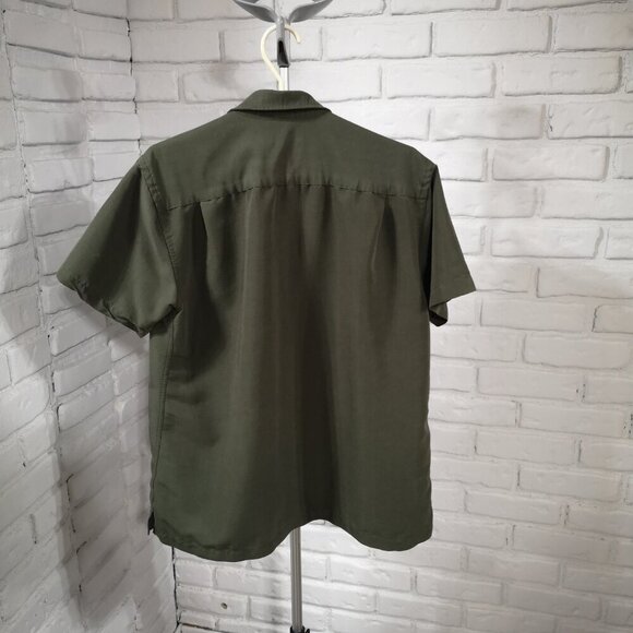 Van Heusen Men's Size Large (16-16 1/2) Army Green Loose Fit Shirt - Picture 2 of 9